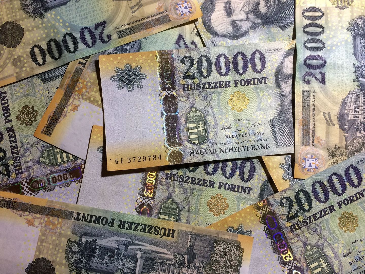63 Milli rd Forint L bbelire Gigantikus sszegeket K lt nk Az zletekben